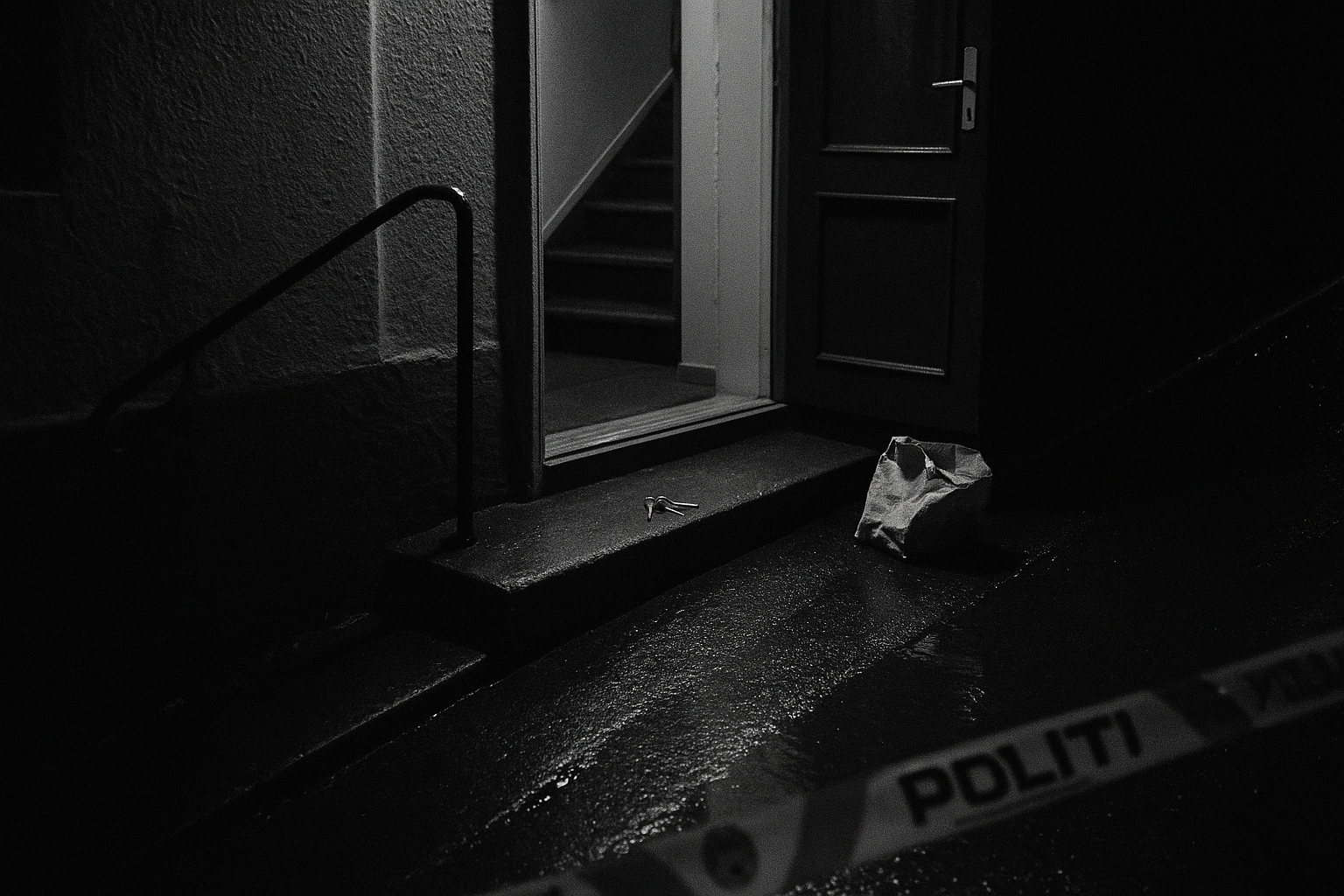 Man robbed at Bergen home, police hunt suspect, pistol-like object used in Sunday night attack